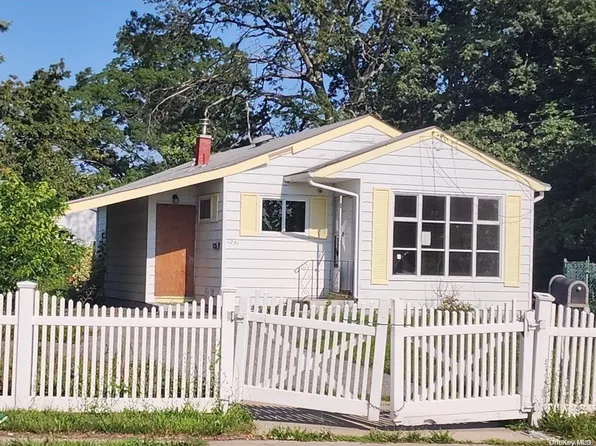 1251 Udall Road, Bay Shore, NY 11706