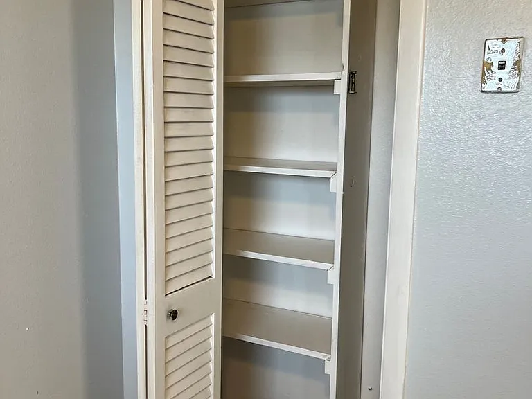 Manatee Bay Apartments — Photo 24