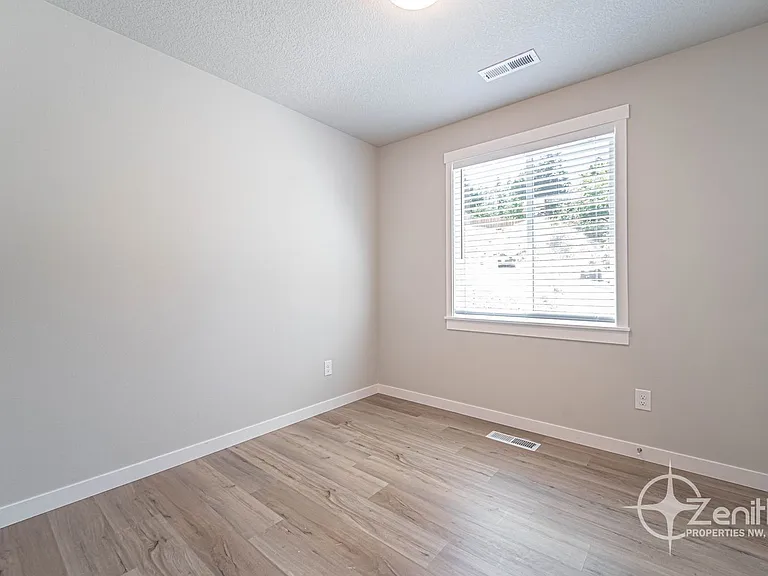 4912 NE 2nd Ct — Photo 13