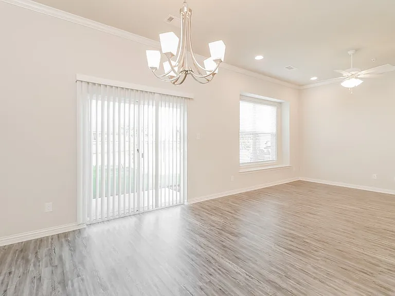 1213 Summerset Ln — Photo 6