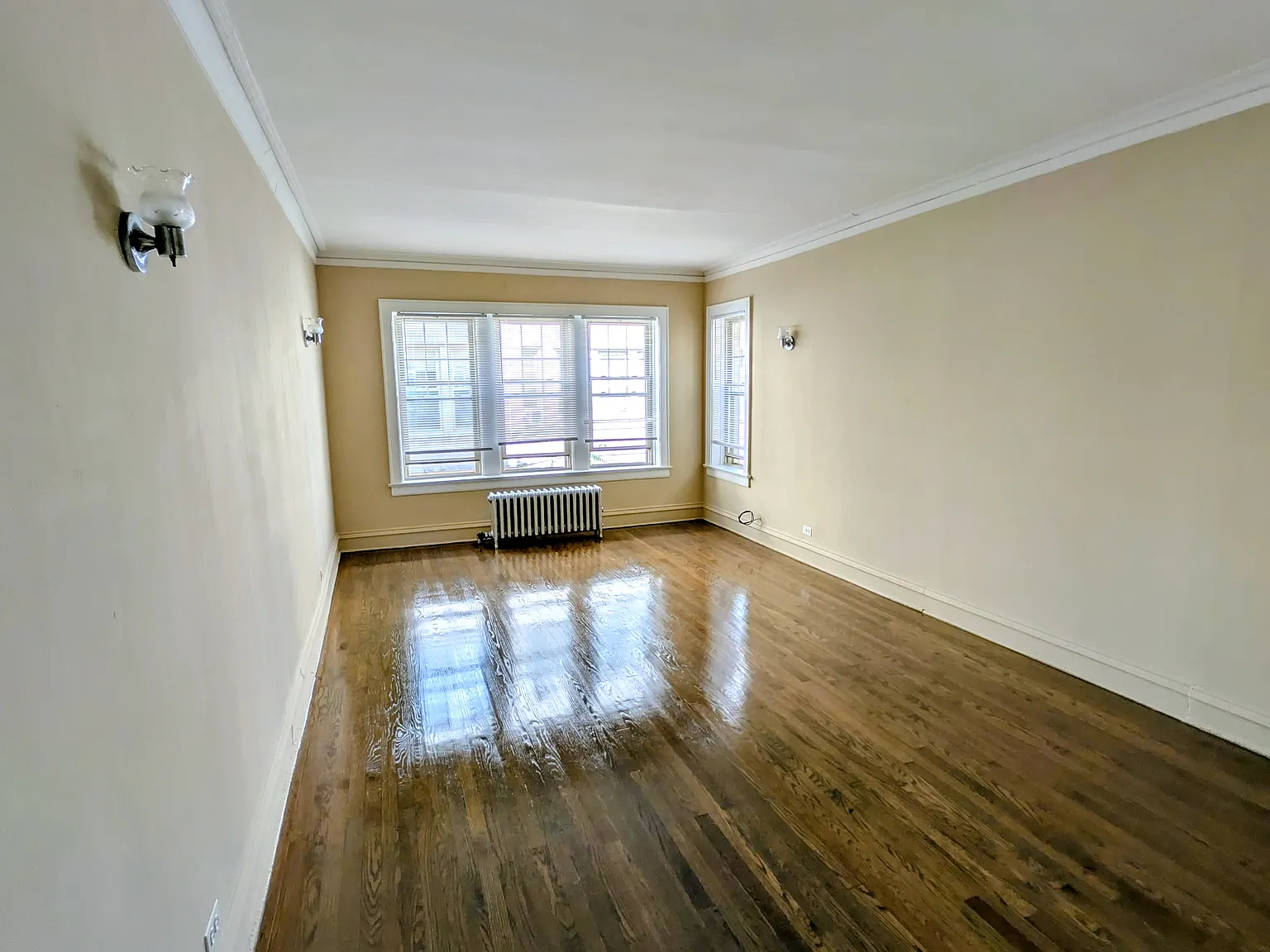 6703 N Greenview Ave — Photo 3