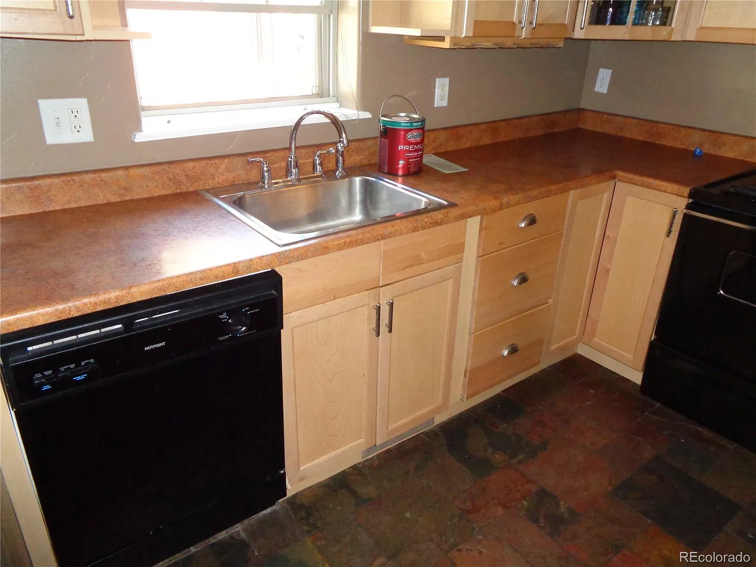 3 bed, 1.0 bath, 944 sqft, $2,200 — Photo 2