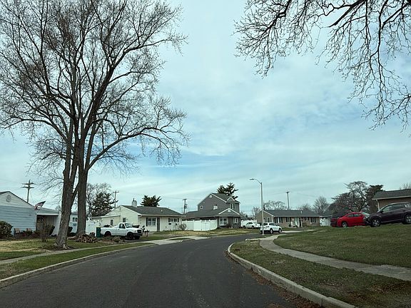 5th image of 14 Leisure Ln