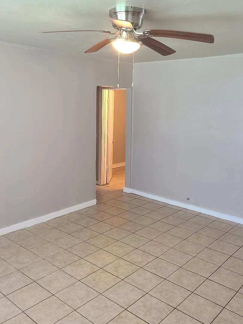 4 bed, 1.0 bath, $2,000 — Photo 3