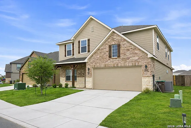 5 bed, 3.5 bath, 3052 sqft, $2,500 — Photo 2