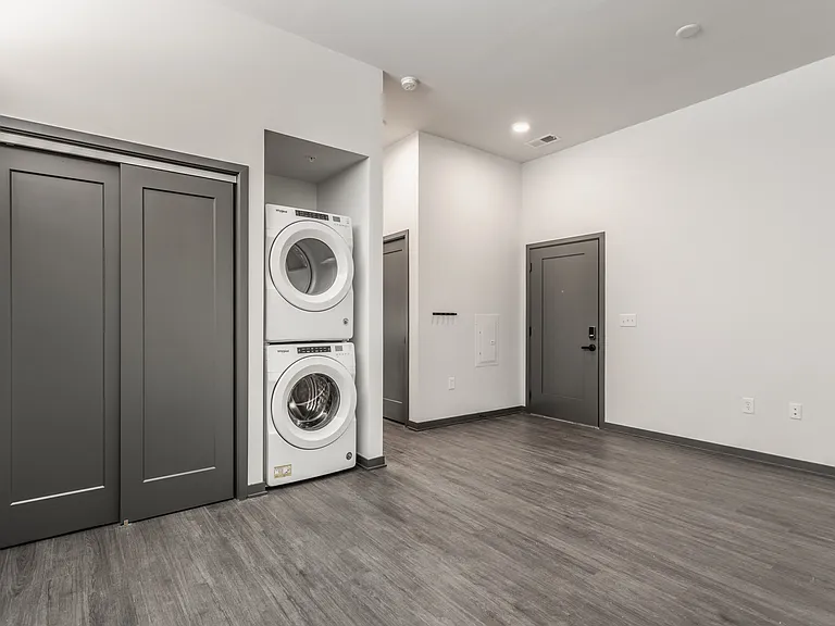 AYR Apartments — Photo 43