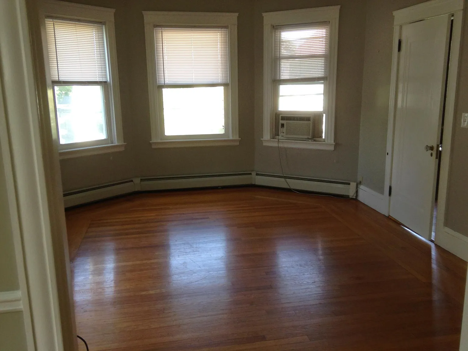 2 bed, 1000 sqft, $2,200 — Photo 4