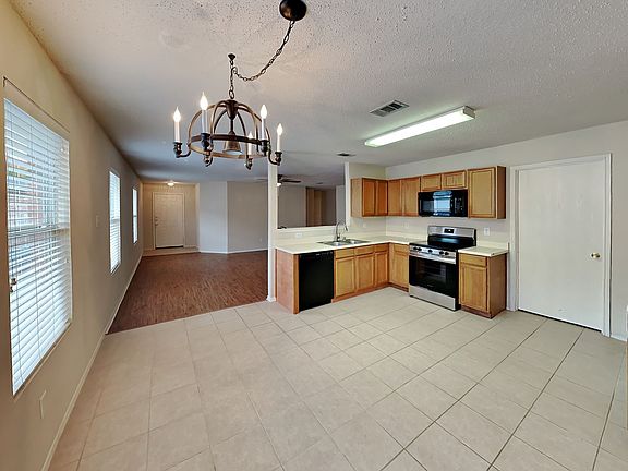 5th image of 5517 Camarillo Dr