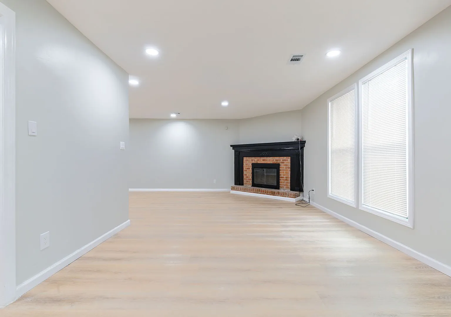 Stone Mountain 3 Bed/2Ba Gem! — Photo 3