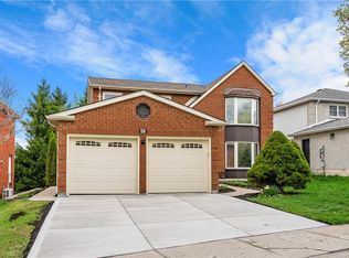 40 Old Maple Ln, Kitchener, ON N2N 2L2