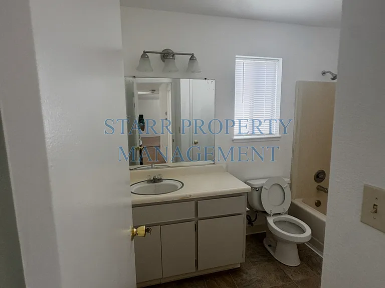 161-163-165 Adobe Ct — Photo 6