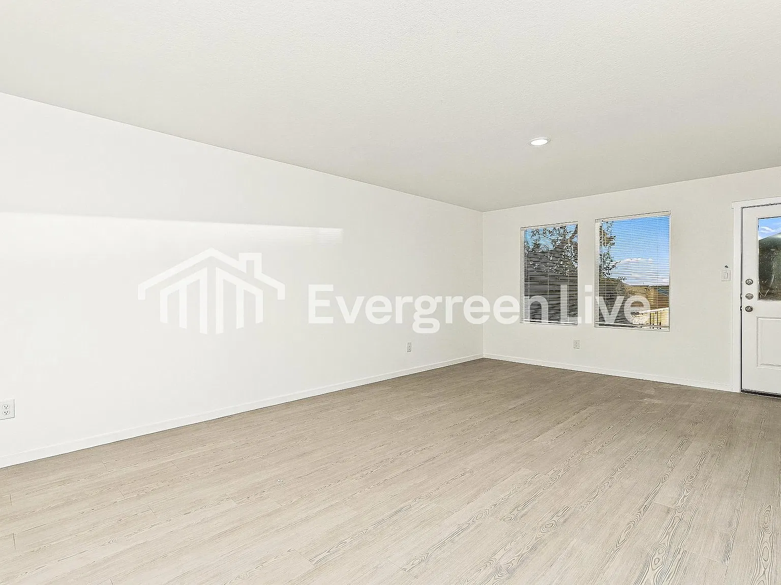 4 bed, 2.0 bath, 1575 sqft, $1,595 — Photo 4