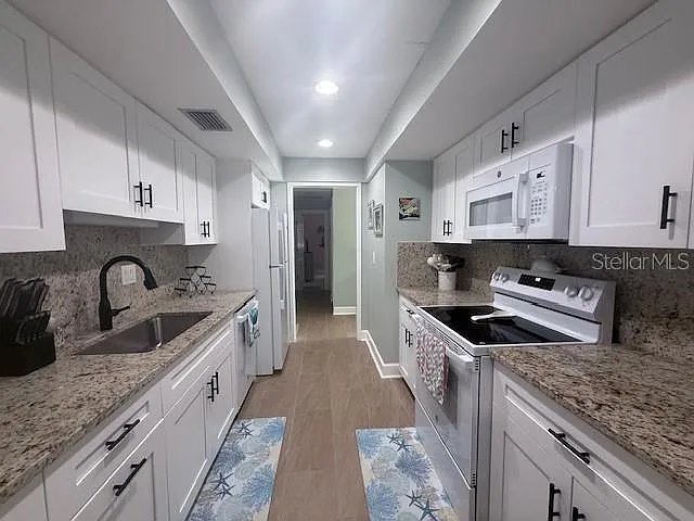 2 bed, 2.0 bath, 1264 sqft, $7,500 — Photo 2