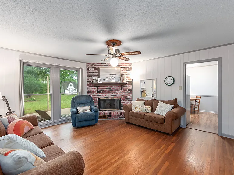 128 Laurie Cir — Photo 15