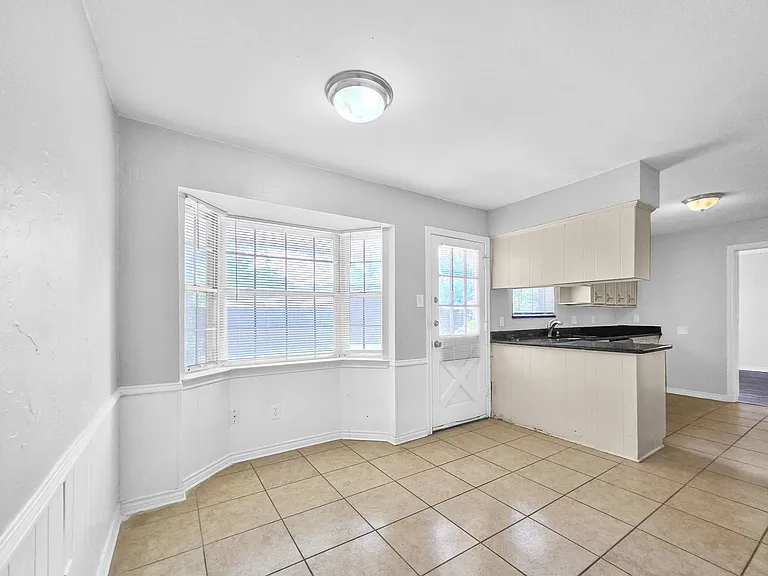 2404 Dalgreen Dr — Photo 4