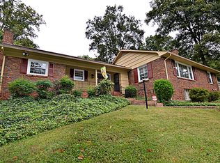 1000 Wendover Cir, Winston Salem, NC 27104