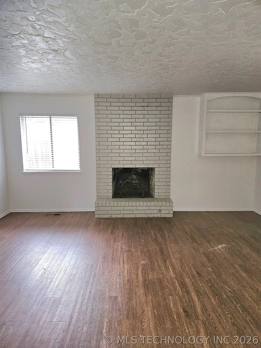 Building Photo - 7221 S 66th East Ave #7219/7221