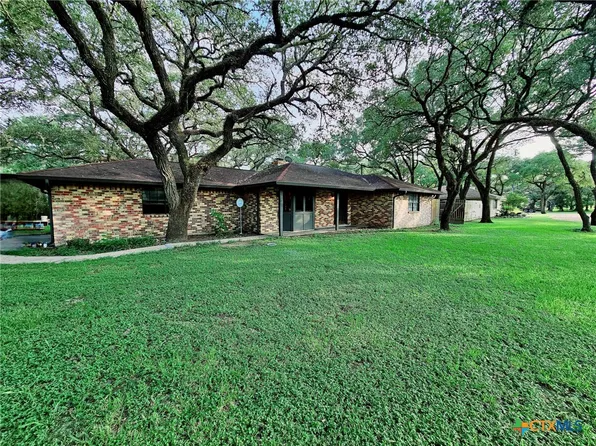 515 Live Oak Dr, Inez, TX 77968