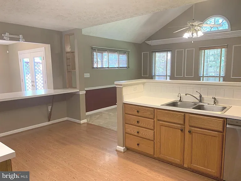 7931 Carriage Dr — Photo 16