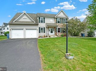 1300 Grey Fox Cir, Quakertown, PA 18951