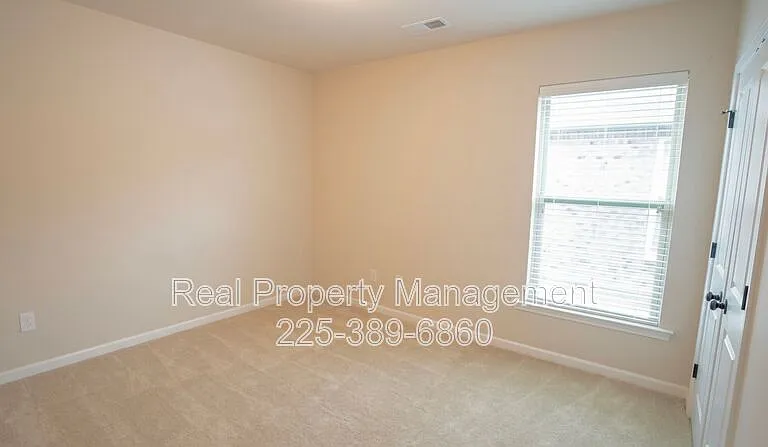 1870 Oakwood Dr — Photo 9
