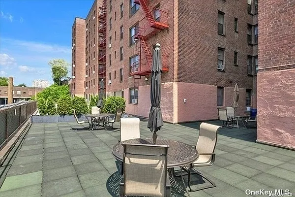 Rented by Prime Realty | media 7