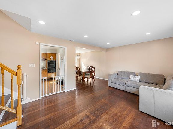 4th image of 4 Estok Rd