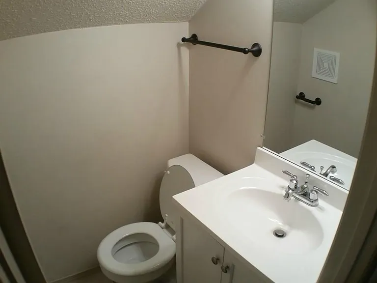 7204 Creekside Dr #B — Photo 12