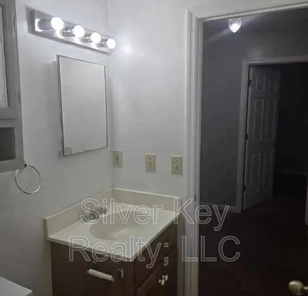 408 & 410 Oklahoma St #E — Photo 9