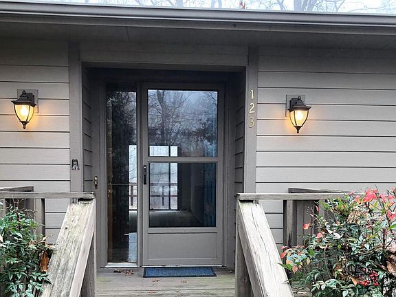 4th image of 123 Rolling Green Dr