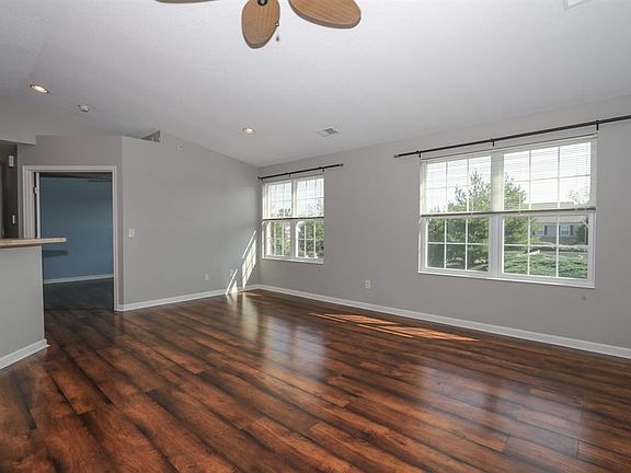 2nd image of 7595 Skyview Cir