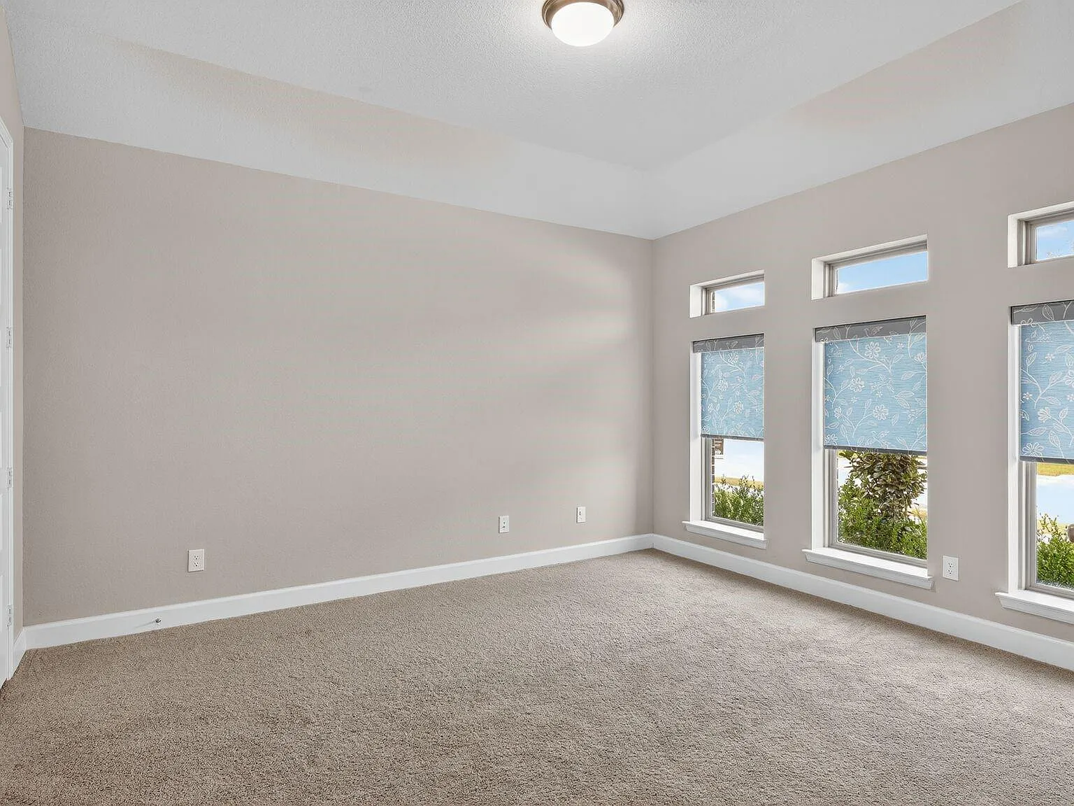 4 bed, 2502 sqft, $3,200 — Photo 4