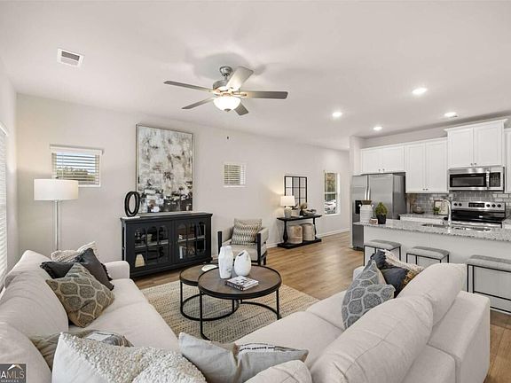 3rd image of 1060 Merritt Dr #31