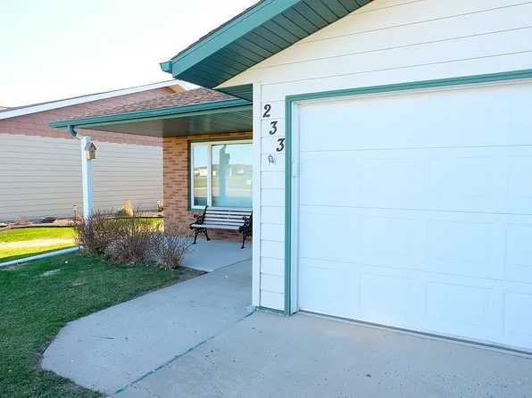 233 Jackson Ave, Harvey, ND 58341