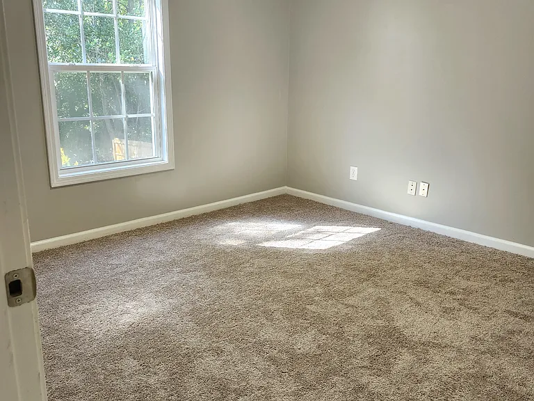 43 Derby Ln — Photo 28