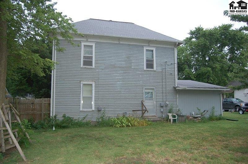 2nd image of 1130 N Elm St