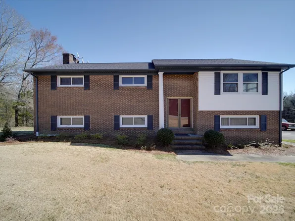 257 Hickory Hill Ln, Stanley, NC 28164