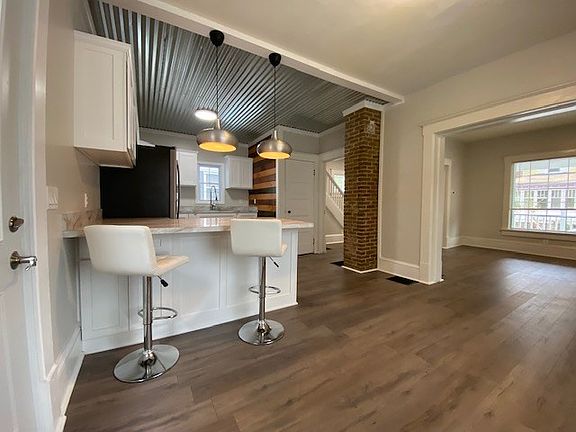 5th image of 415 Luther St