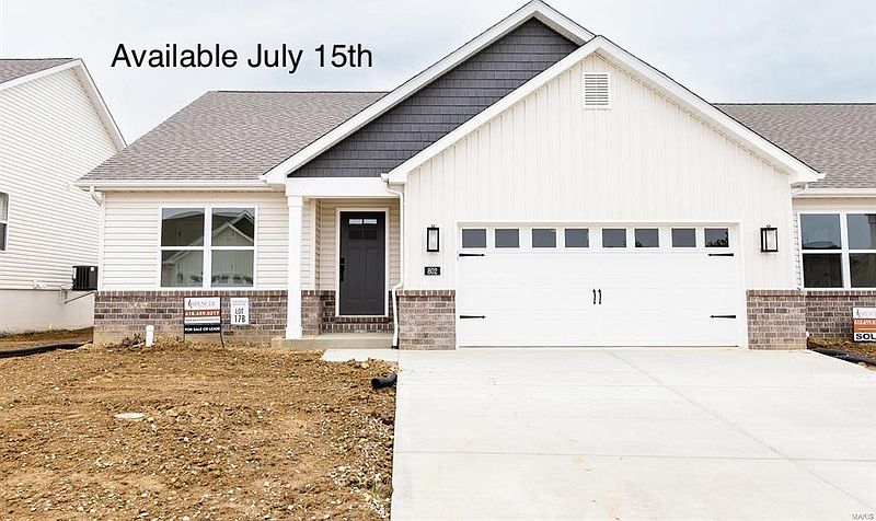 1st image of 818 Applewood Creek Dr
