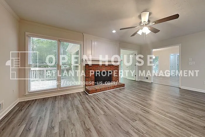 3960 Windy Shore Dr — Photo 3