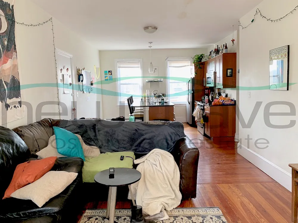 3 bed, 1170 sqft, $4,600 — Photo 3