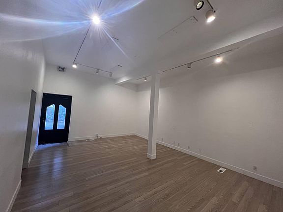 4th image of 301 Spruce St