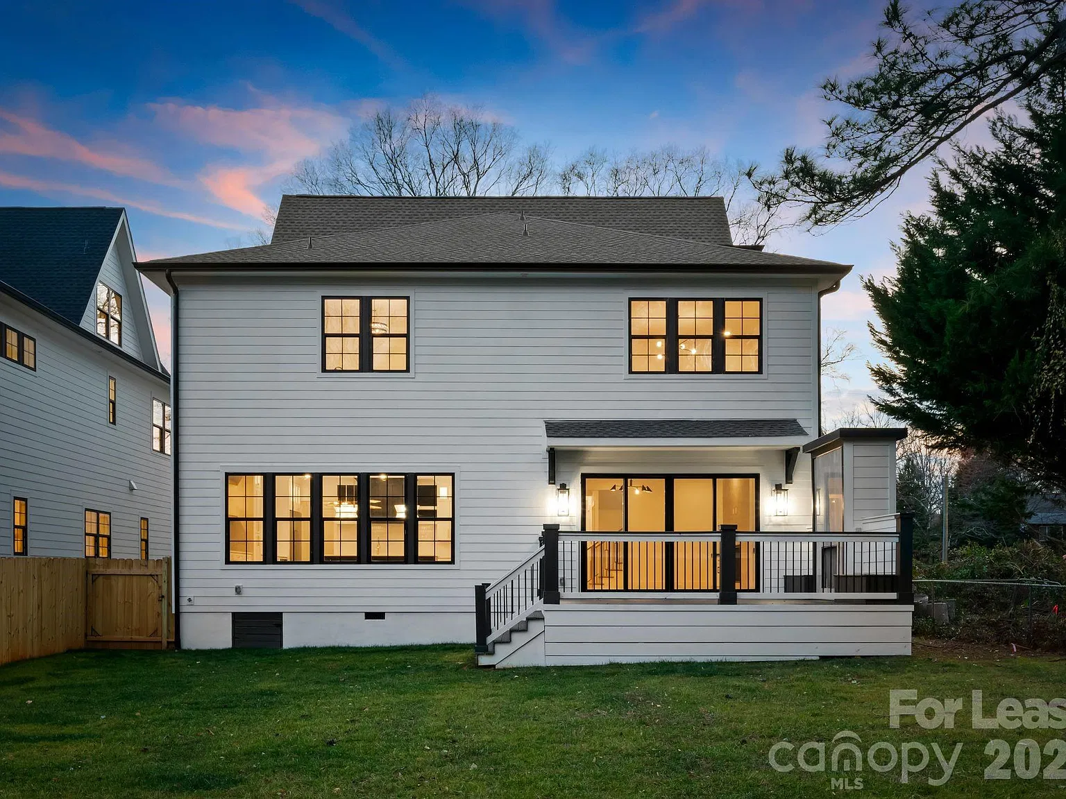 6 bed, 5.0 bath, 4825 sqft, $9,500 — Photo 2