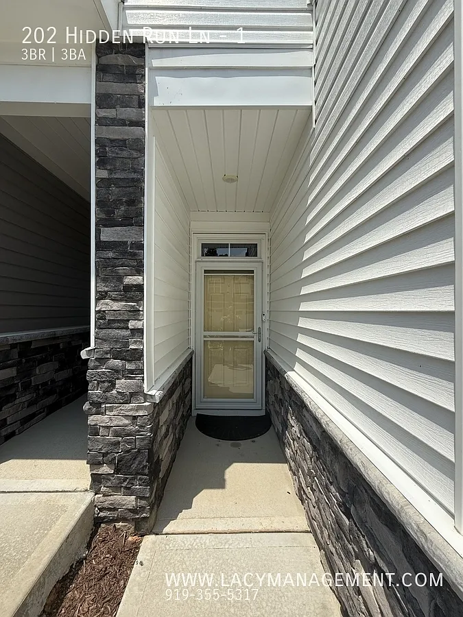 3 bed, 2.5 bath, 1800 sqft, $1,995 — Photo 4