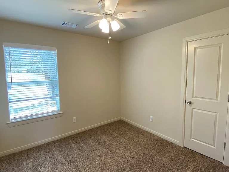 420 E Shepherd St — Photo 7