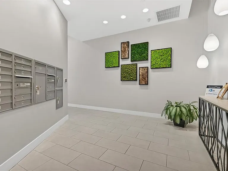 1500 State St #403 — Photo 3