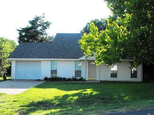 1st image of 721 Lakeside Dr