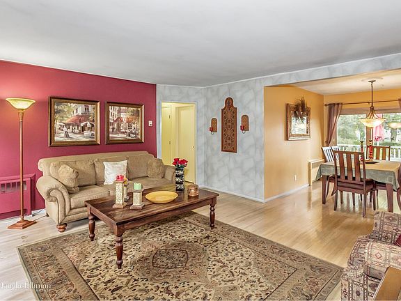 3rd image of 30 Elderberry Ln E