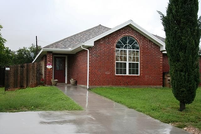1st image of 2615 Woodlawn Dr