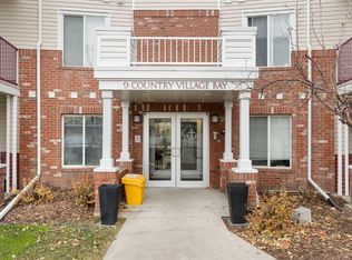 9 N Country Village Bay NE #202, Calgary, AB T3K5J8